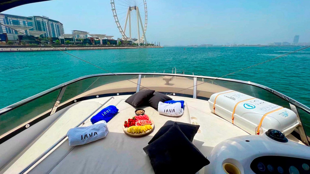 Арнеда яхты Sunseeker 64 с флайбриджем в Дубае, ОАЭ